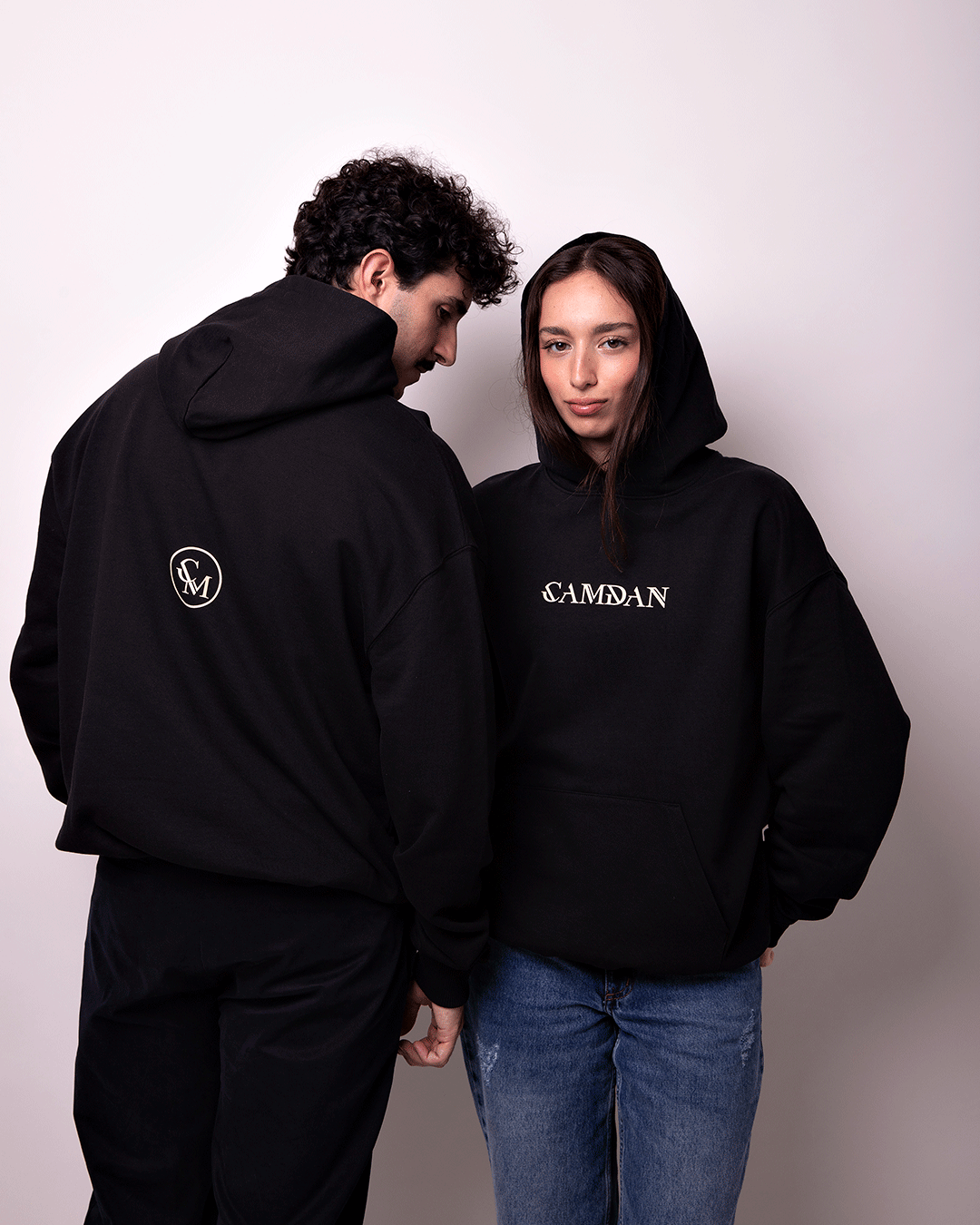 Sudadera con Capucha Negra